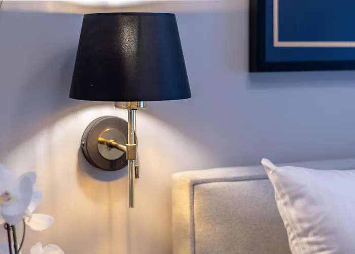 Rest In The Center Spot Daire