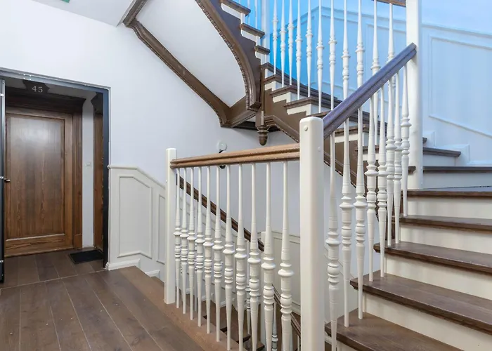 Daire Rest In The Center Spot *